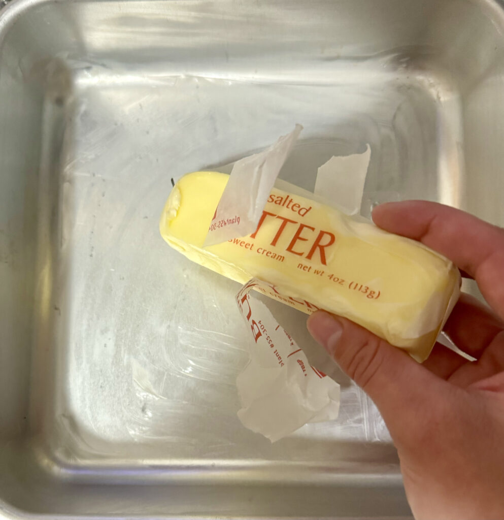 Mettre du beurre dans le fond de la casserole