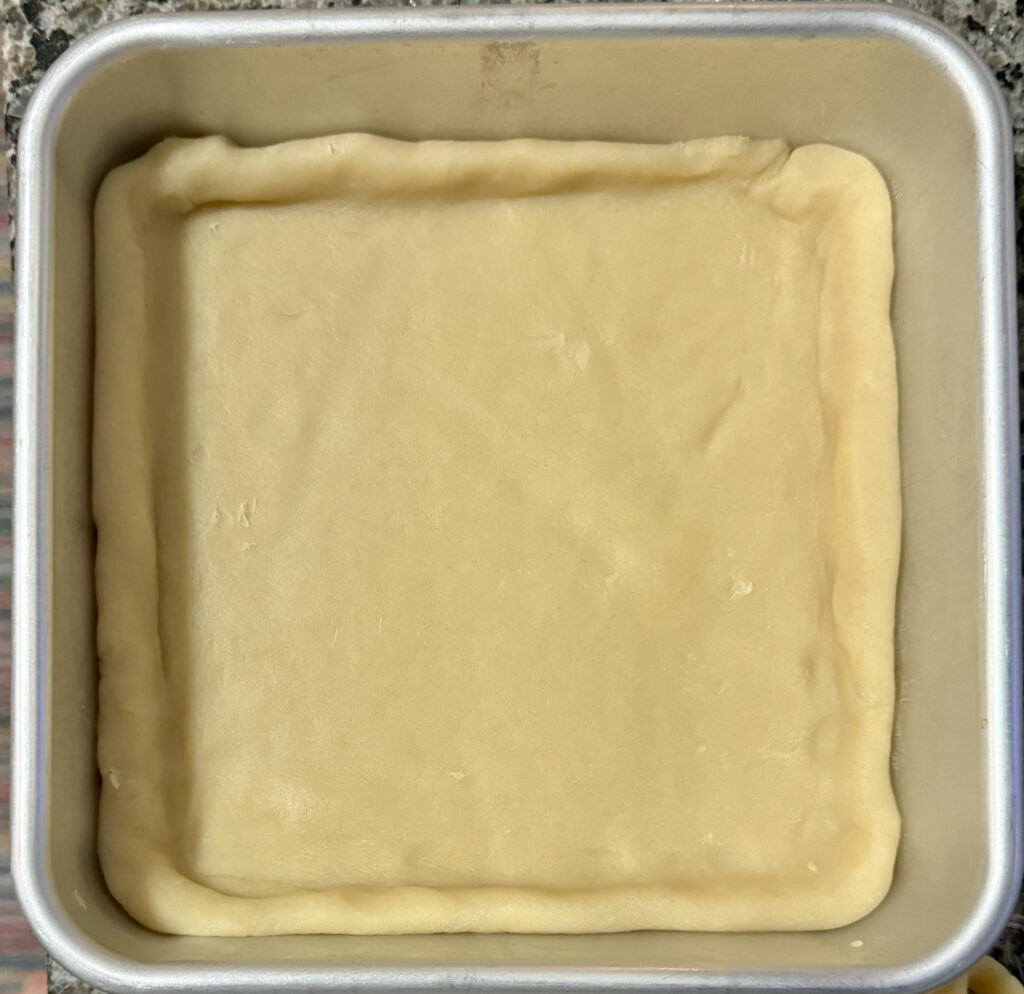 Rentrant les bords sous les pâtés