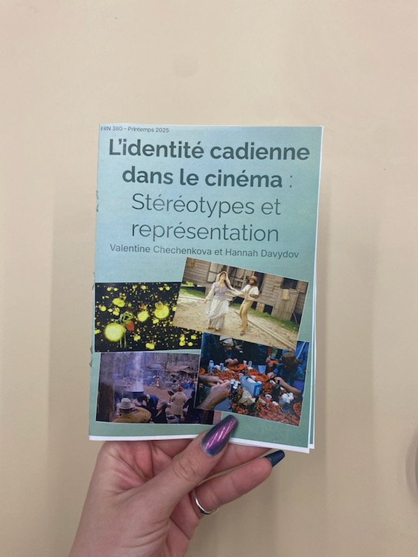 La première page du zine avec le titre « L'identité cadienne dans le cinéma : Stéréotypes et représentation ».