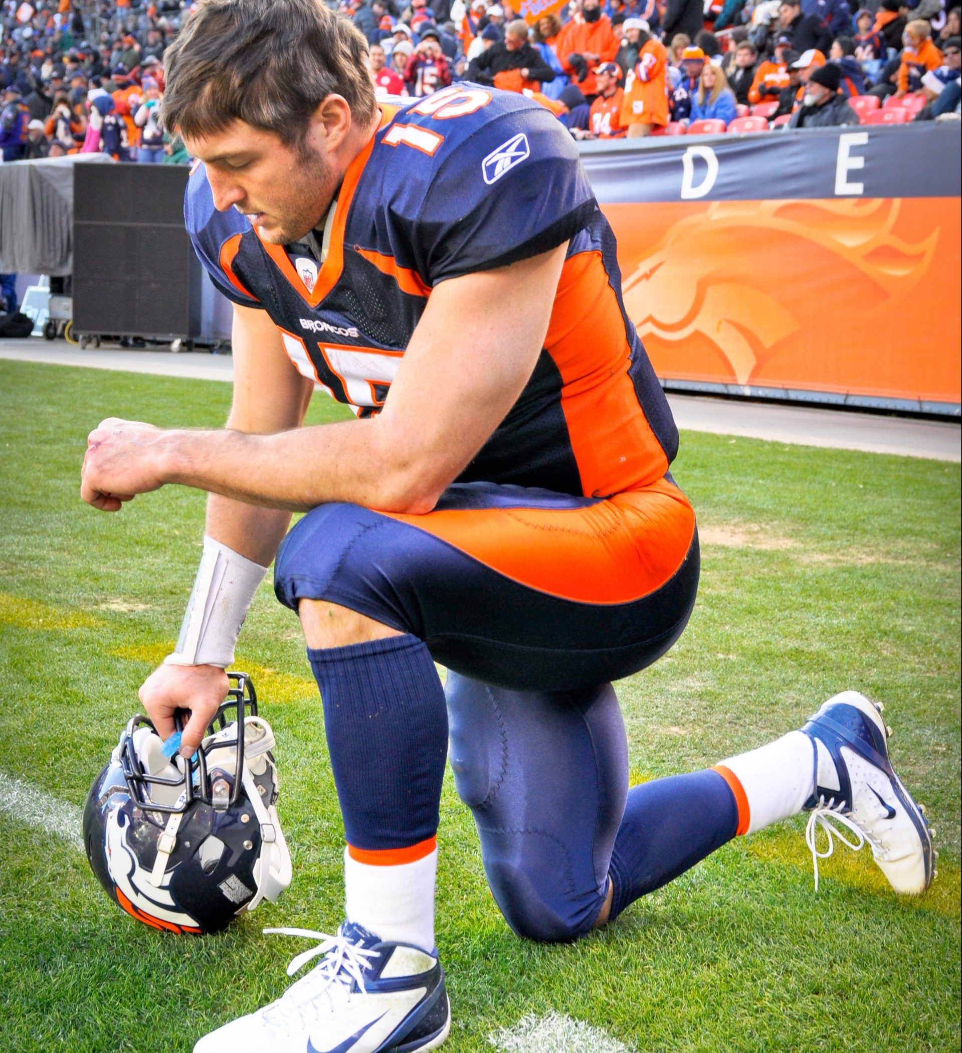 Tim Tebow kneeling.