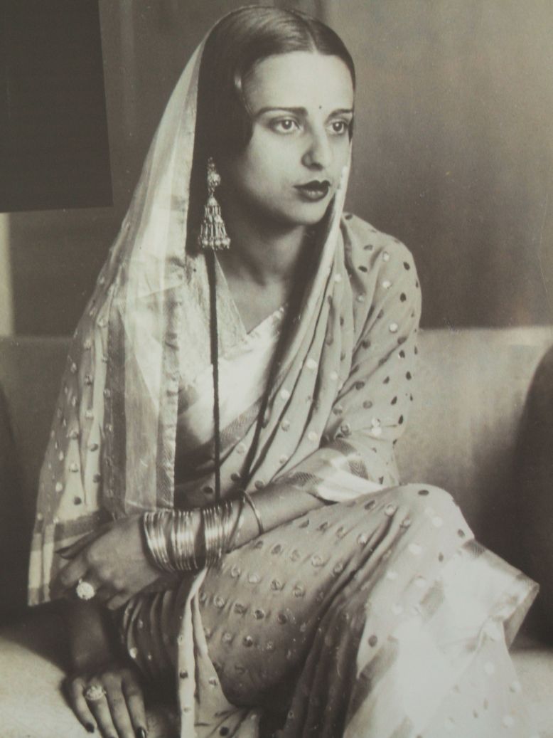 amrita_sher-gil_in_sari