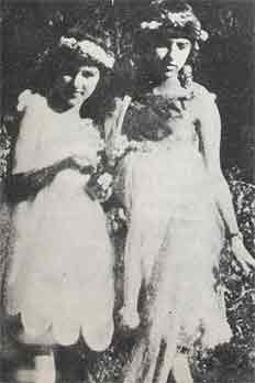 amrita_with_indira_1922