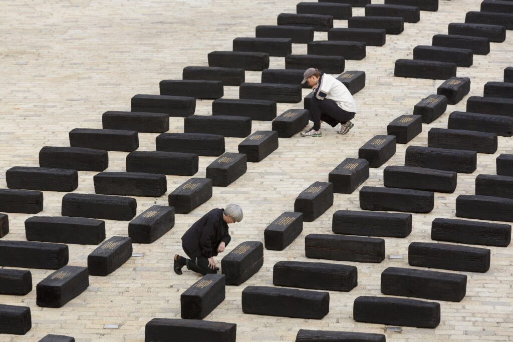 Close up of "O Barco" by Grada Kilomba