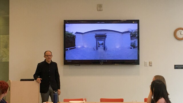 Students gather for a discussion with Phillip Bloom.