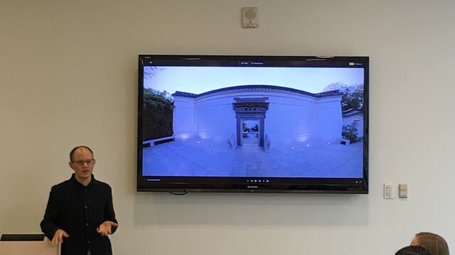 Students gather for a discussion with Phillip Bloom.