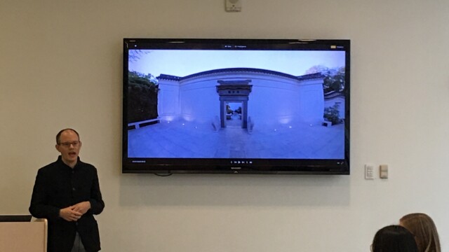 Students gather for a discussion with Phillip Bloom.