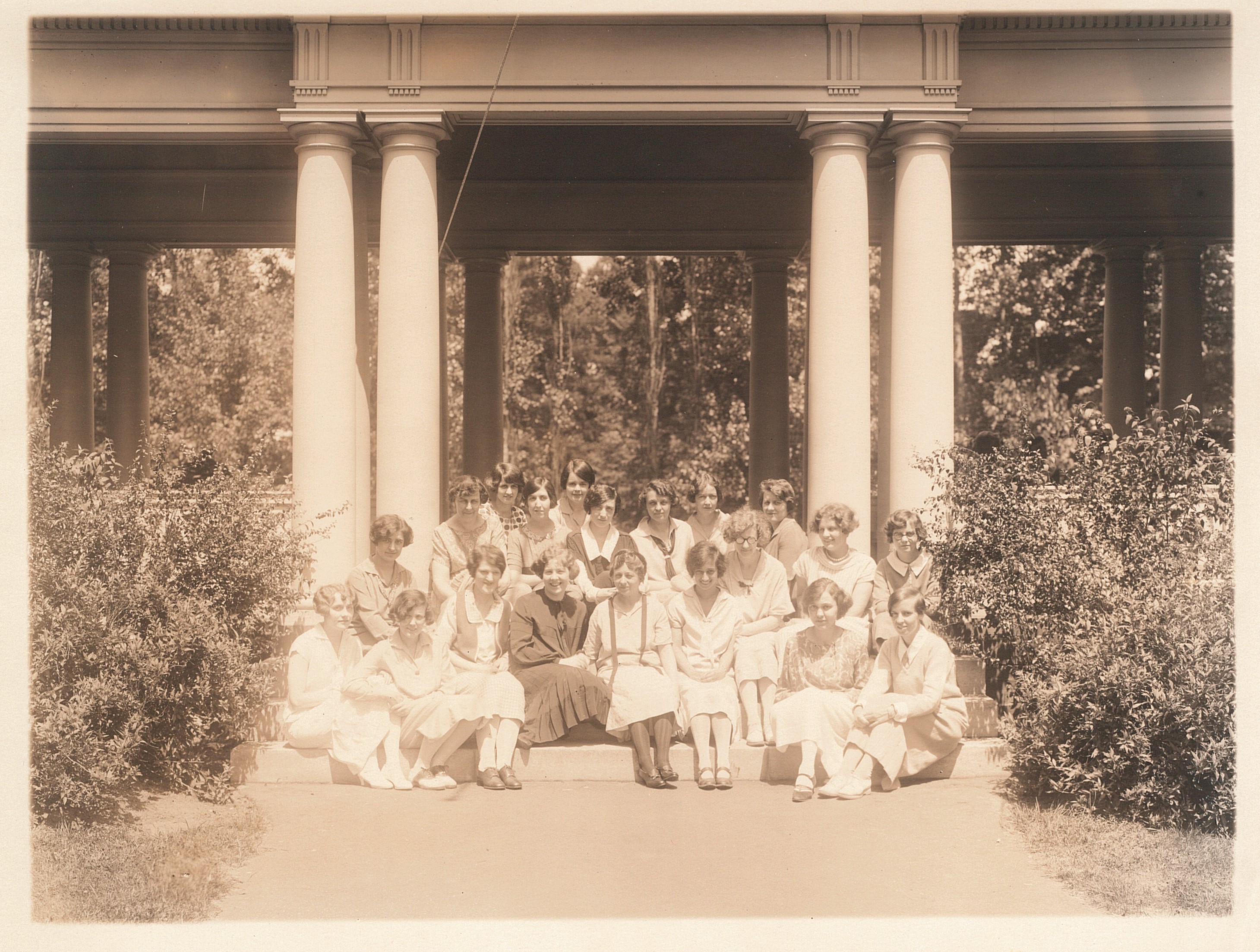 Sepia photo of the class of 1925